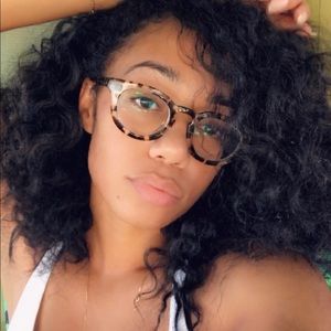 Meet your Posher, Simone